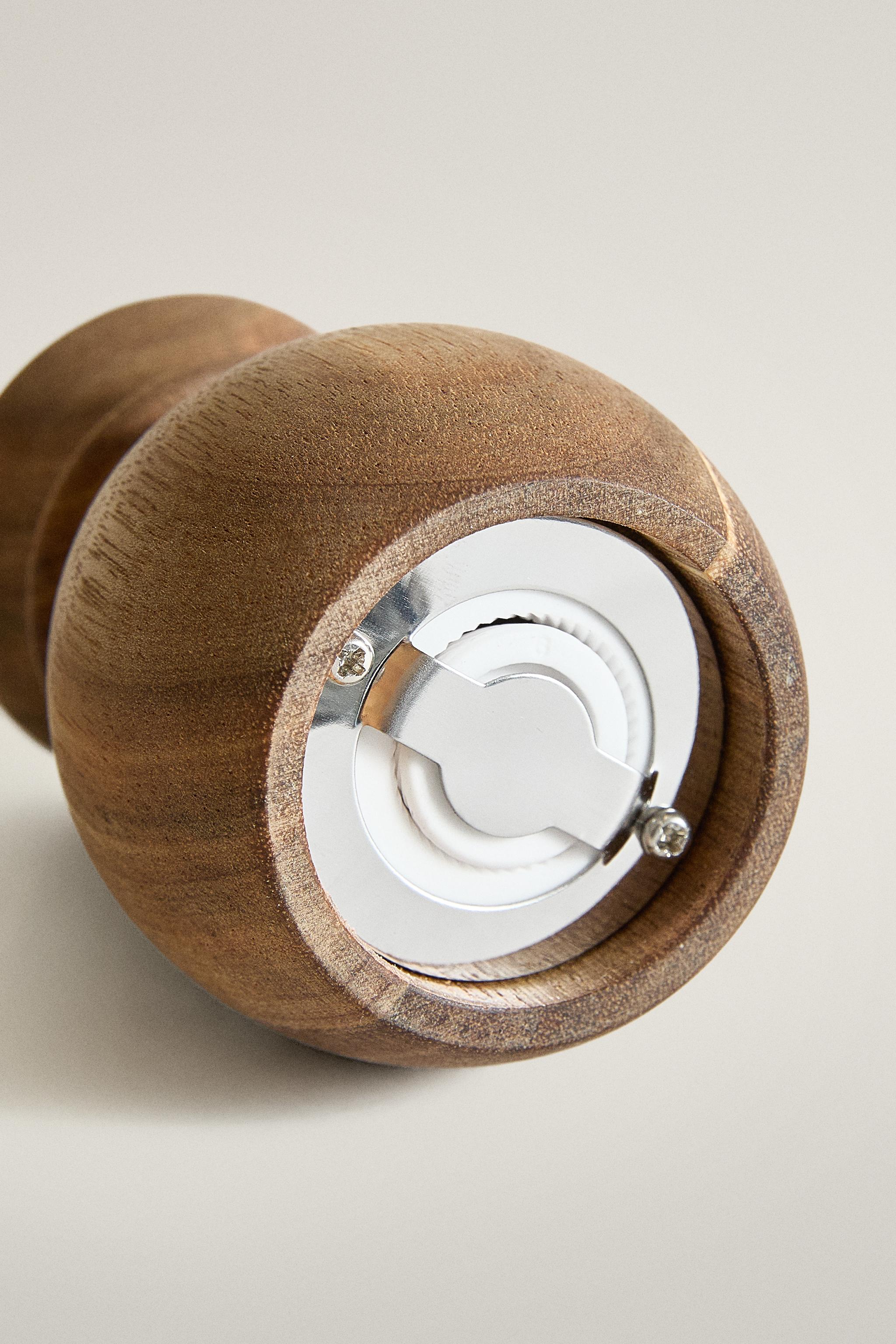 WOOD AND STEEL PEPPER MILL