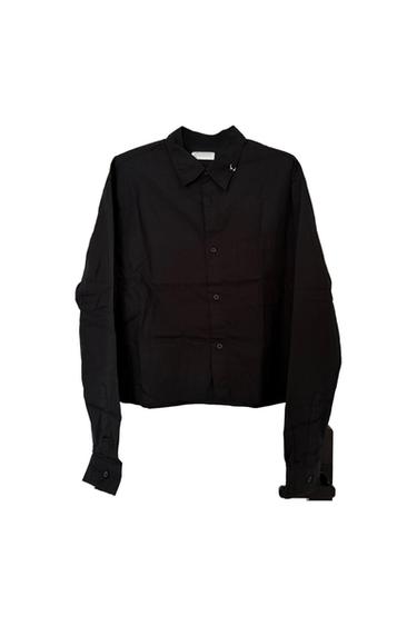 CAMISA NEGRA SILUETA CROPPED FIT