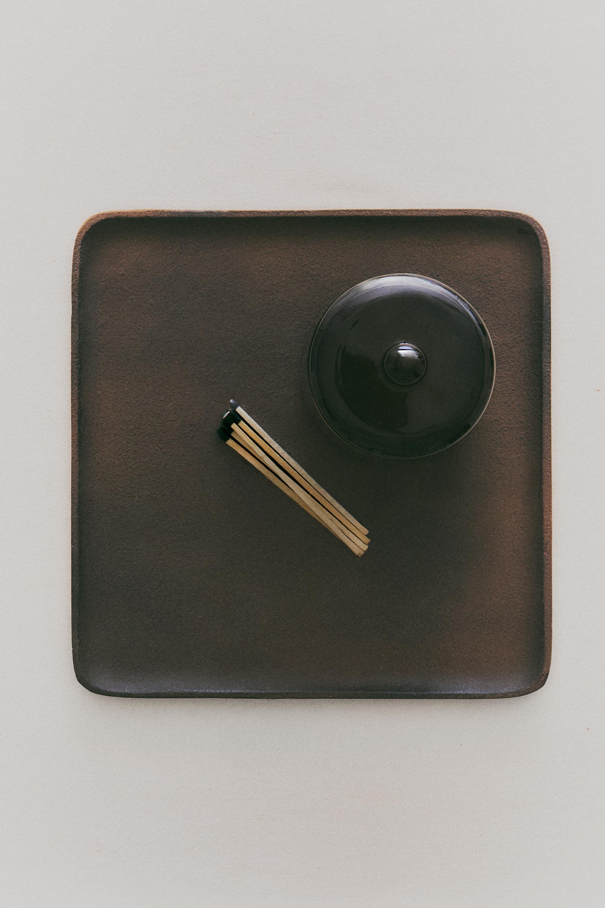 BLACK METAL TRAY