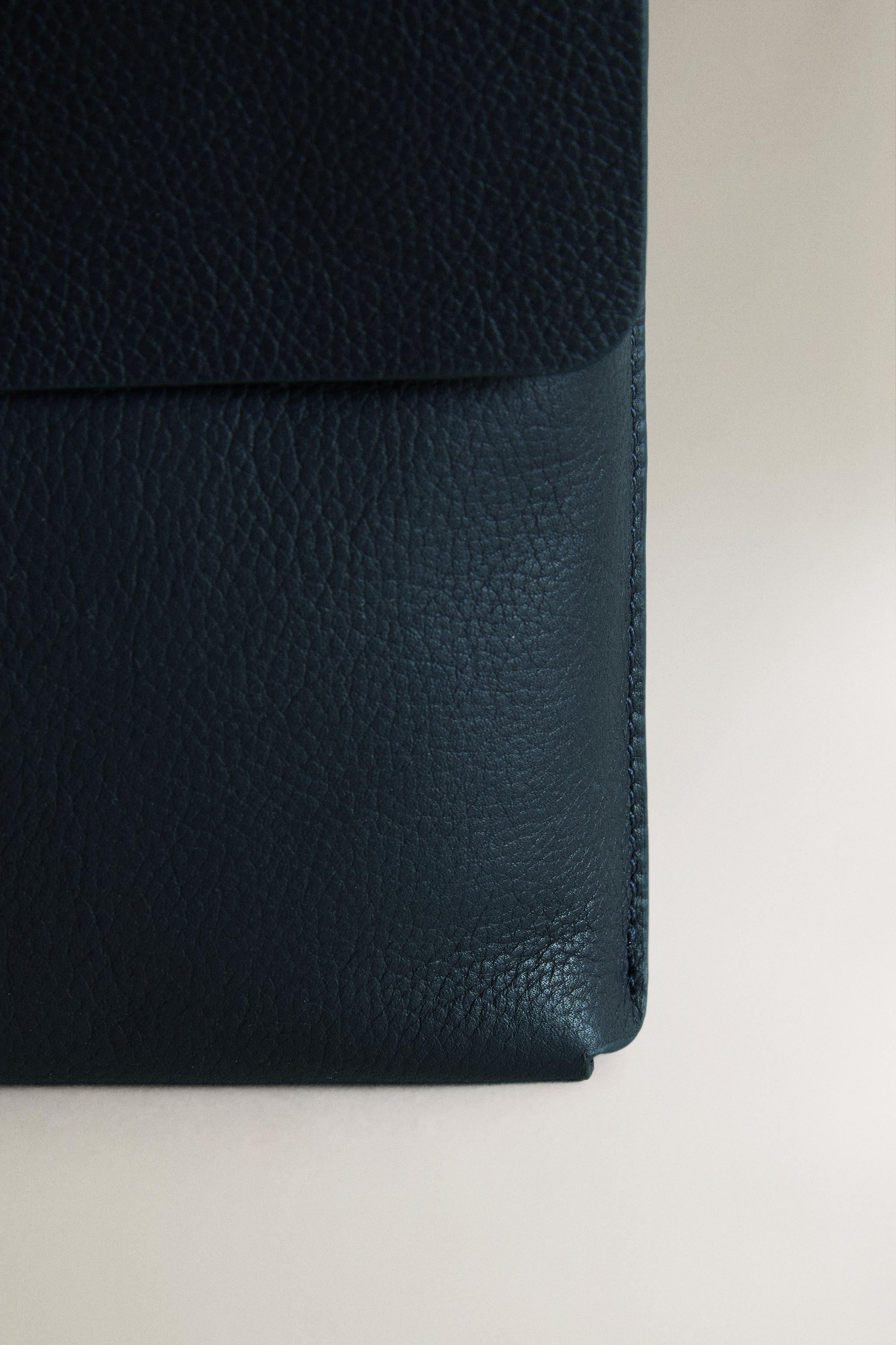 BLUE LEATHER BUTTON CASE