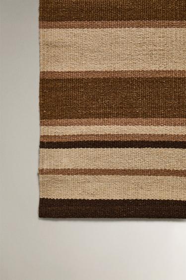 RUG WITH CONTRASTING STRIPES - Brown by Zara