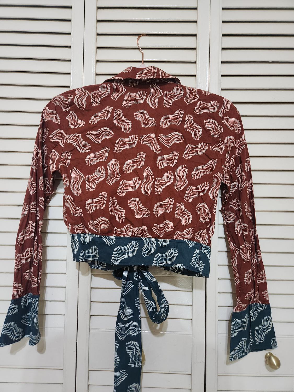 PRINTED WRAP BLOUSE - Image 4