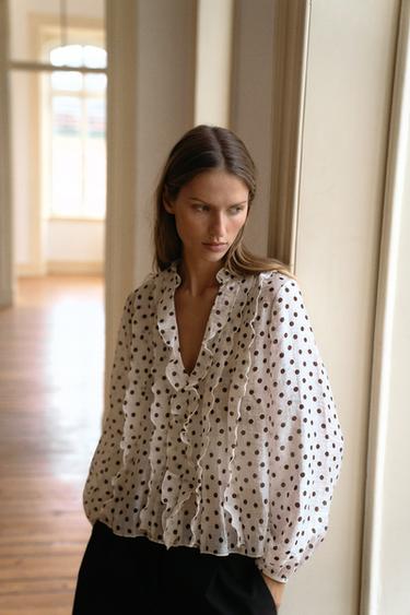 BLOUSE À VOLANTS ET POIS - Écru / Marron de Zara - Image 2