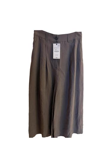 PANTALÓN ANCHO CON PINZAS. ZW COLLECTION.