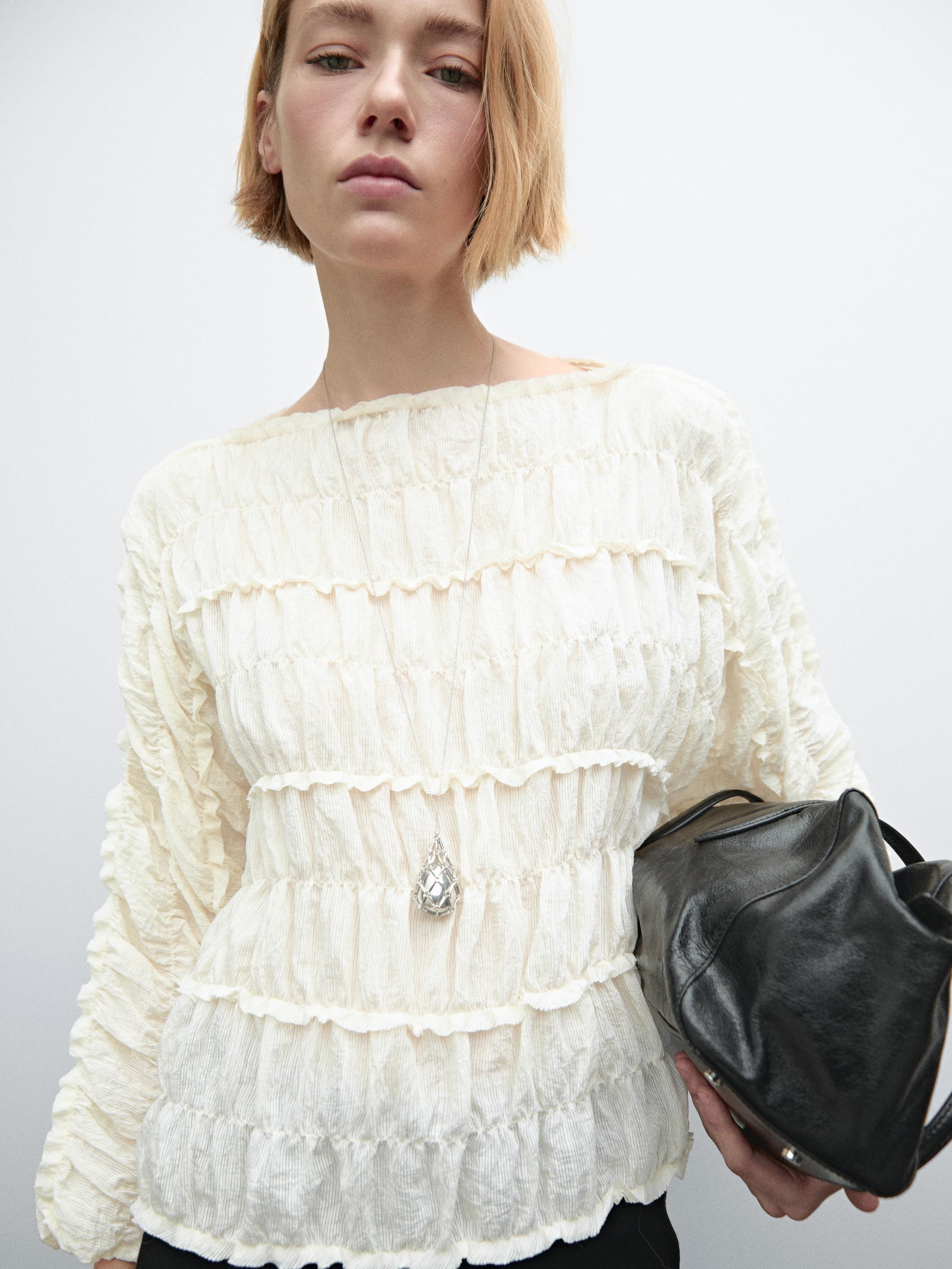 Flowing blouse with gathered detail - Oyster-white | ZARA