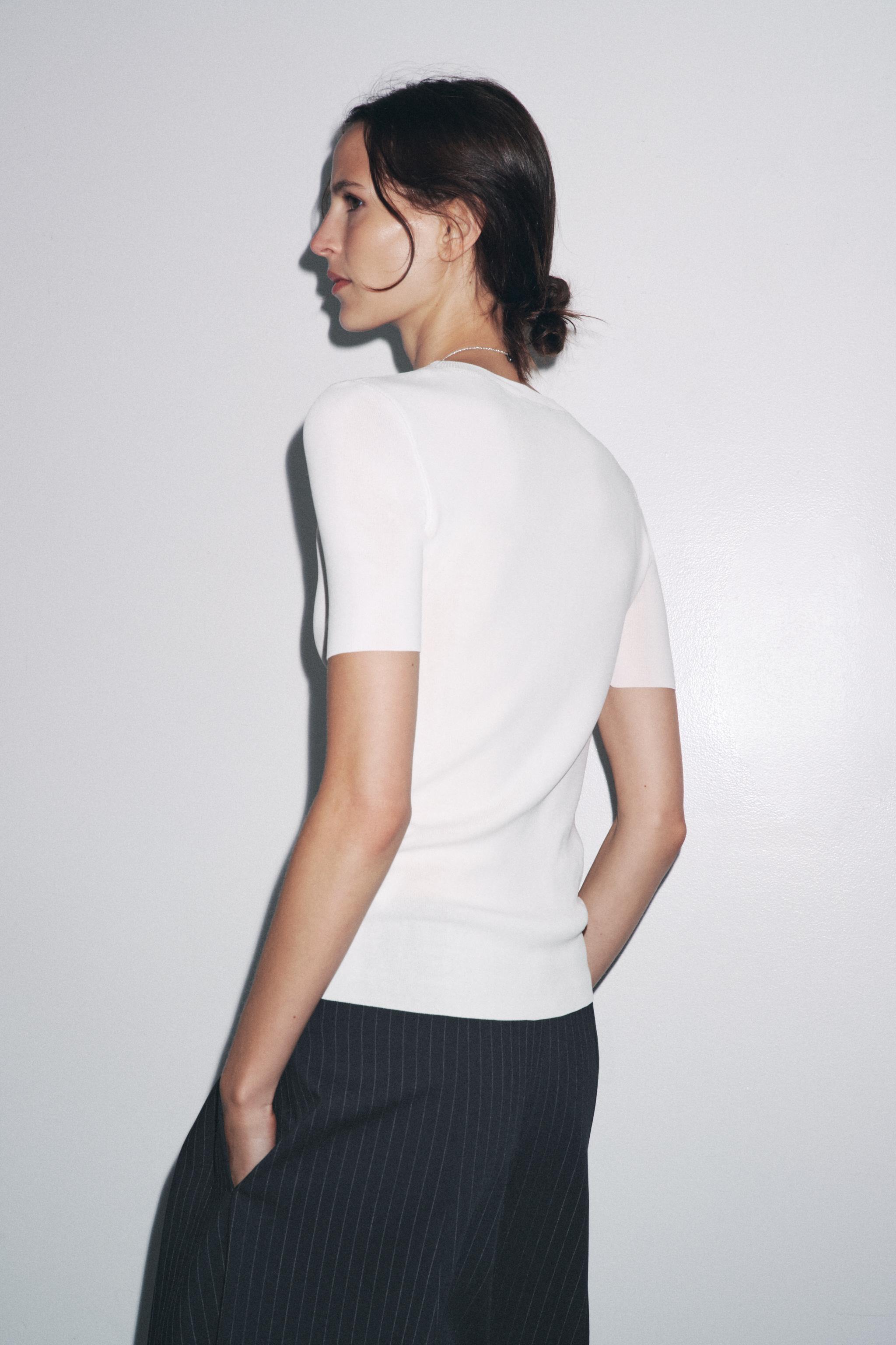 TOP EN MAILLE MANCHES COURTES