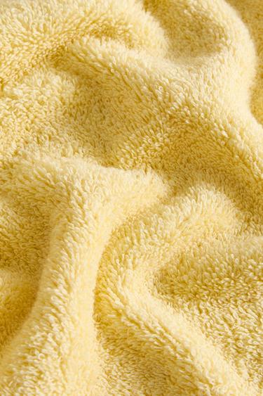 PLAIN COTTON TERRY BATH TOWEL (500 GXM²) - Mid-yellow by Zara