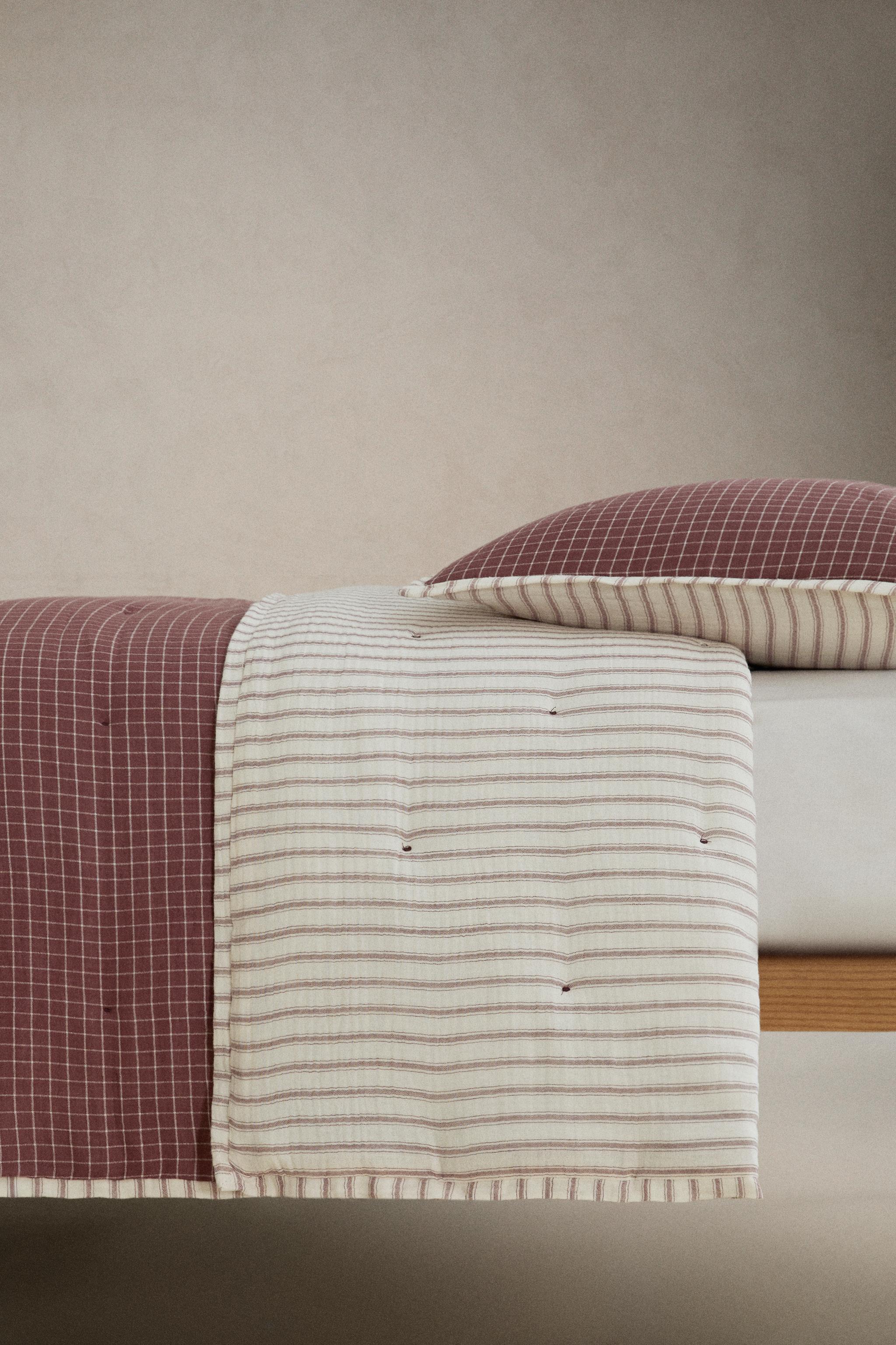 Zara KIDS' REVERSIBLE CHECK AND STRIPE QUILT — фото 3