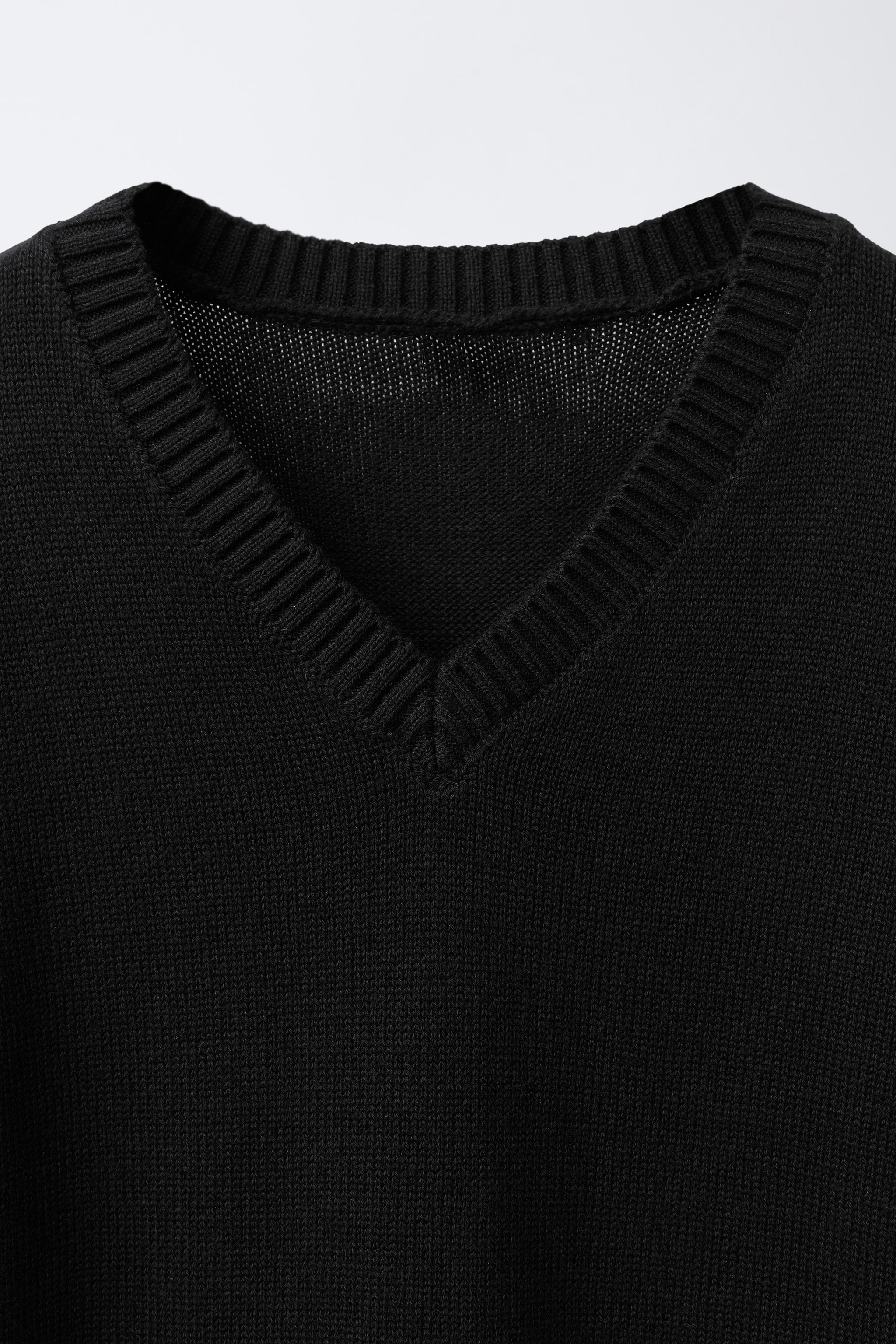KNIT VEST