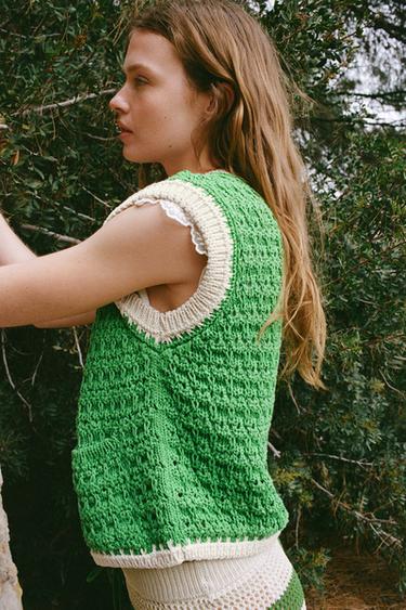 TOP GILET EN MAILLE GROS BOUTONS - Vert de Zara - Image 1