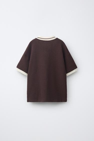 POLO STRUCTURÉ À INSCRIPTION BRODÉE - Marron / Écru de Zara - Image 1