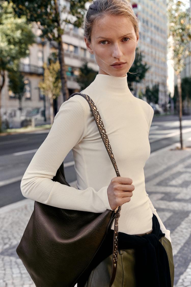 BOLSO DE HOMBRO TACHAS