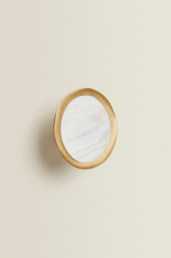 LOT DE 2 BOUTONS MEUBLE EN NACRE OVALES - Beige clair de Zara - Image 2