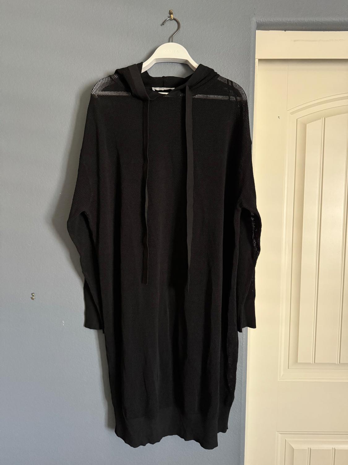 LONG SWEATER WITH HOOD