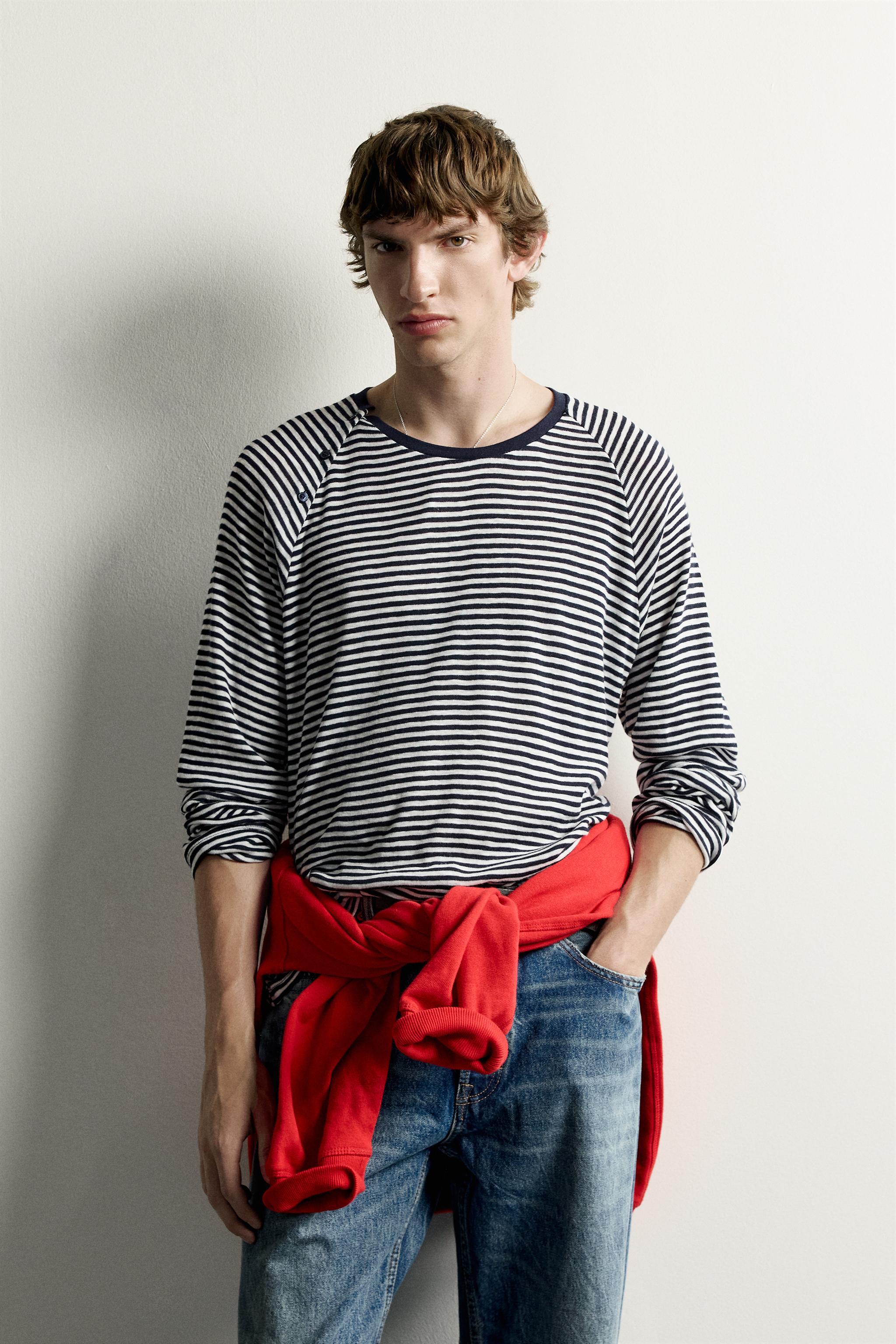 STRIPED BUTTON NECK T-SHIRT
