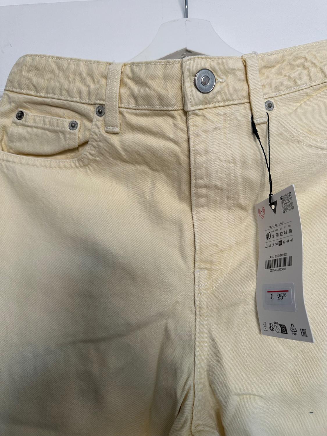 TRF MOM FIT HIGH-WAIST JEANS - Image 2