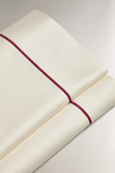 DRAP DE DESSUS SATIN FESTONNÉ - Bordeaux de Zara - Image 3