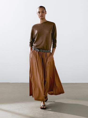 Jersey cuello barco 100% lino - Chocolate de Zara