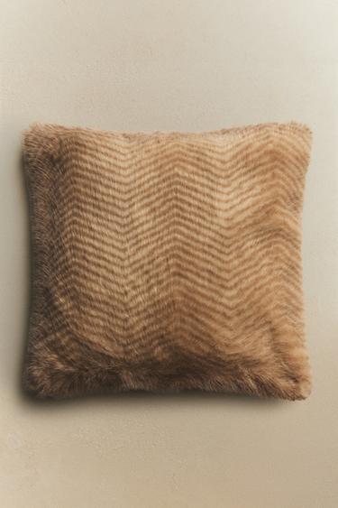 Zara FAUX FUR PILLOW COVER WITH VEIN PRINT - Light beige