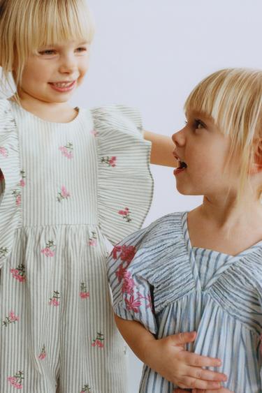 ДЛИННЫЙ КОМБИНЕЗОН В ПОЛОСКУ С ВЫШИВКОЙ — СЕРЫЙ от Zara