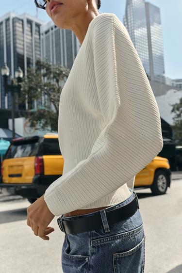 PULL EN MAILLE CÔTELÉE À MANCHES AMPLES - Écru de Zara