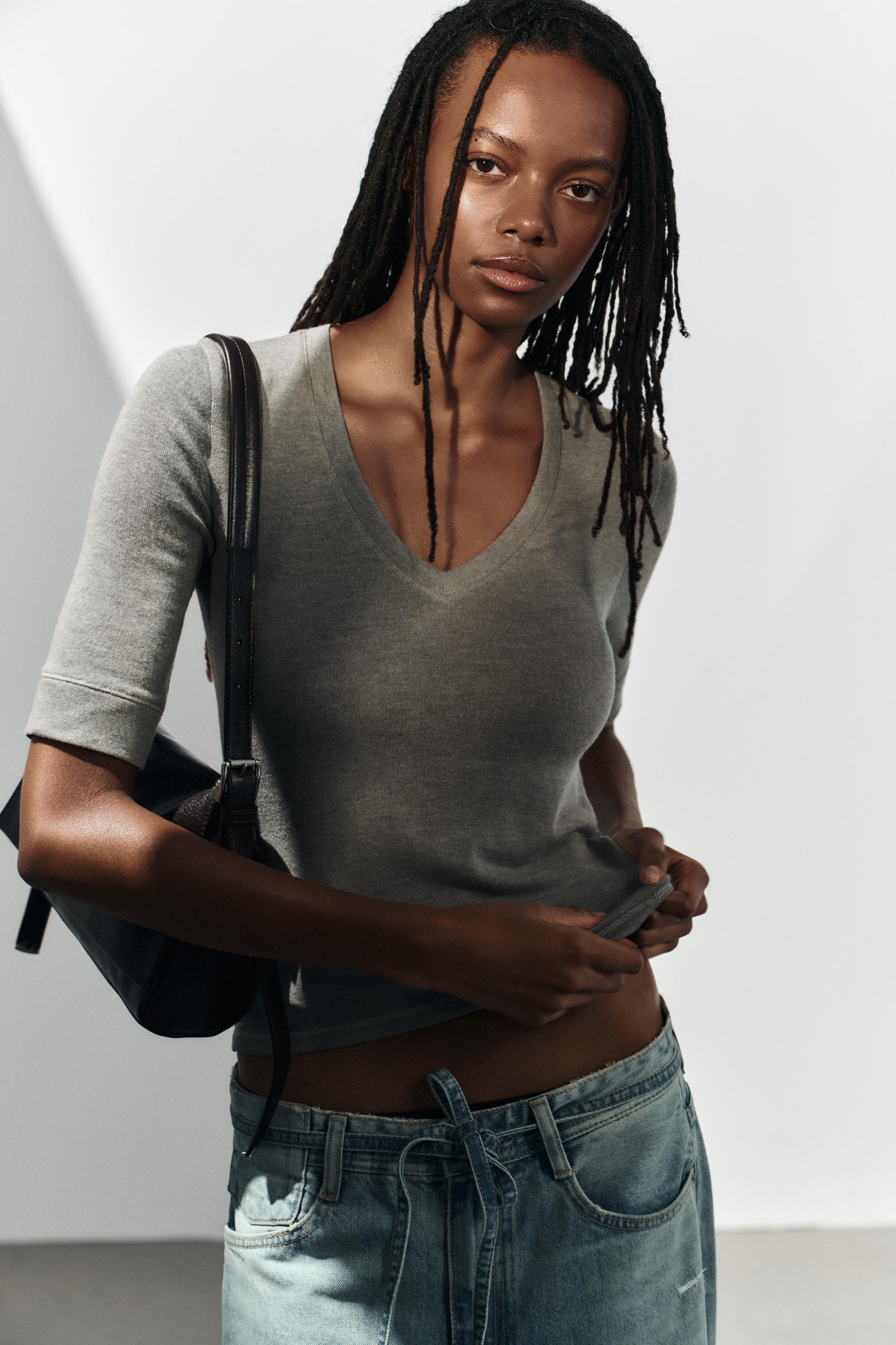 V-NECK T-SHIRT — Taupe gray