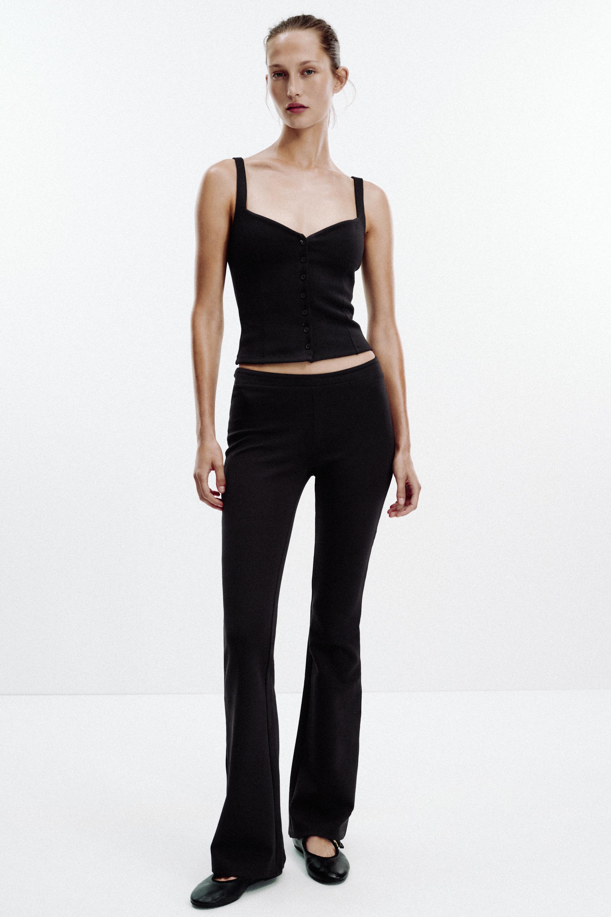 SWEETHEART NECKLINE TOP WITH BUTTONS