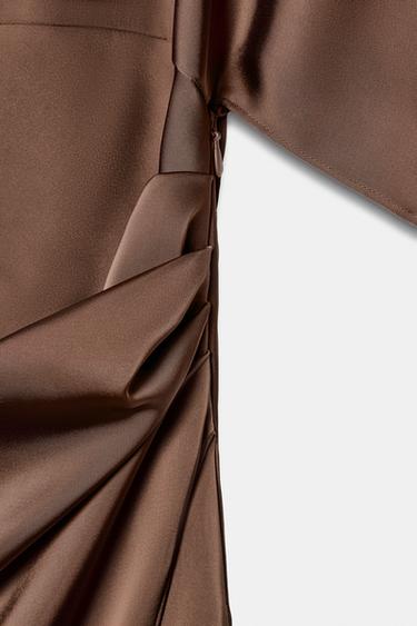 ROBE MI-LONGUE SATINÉE À CAPE - Caramel de Zara - Image 10
