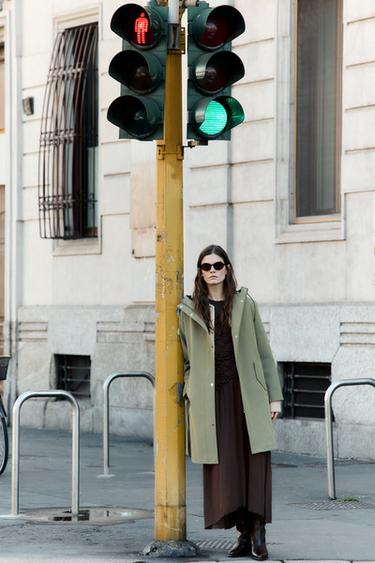 PARKA ENGOMADA COM CAPUZ - Caqui da Zara