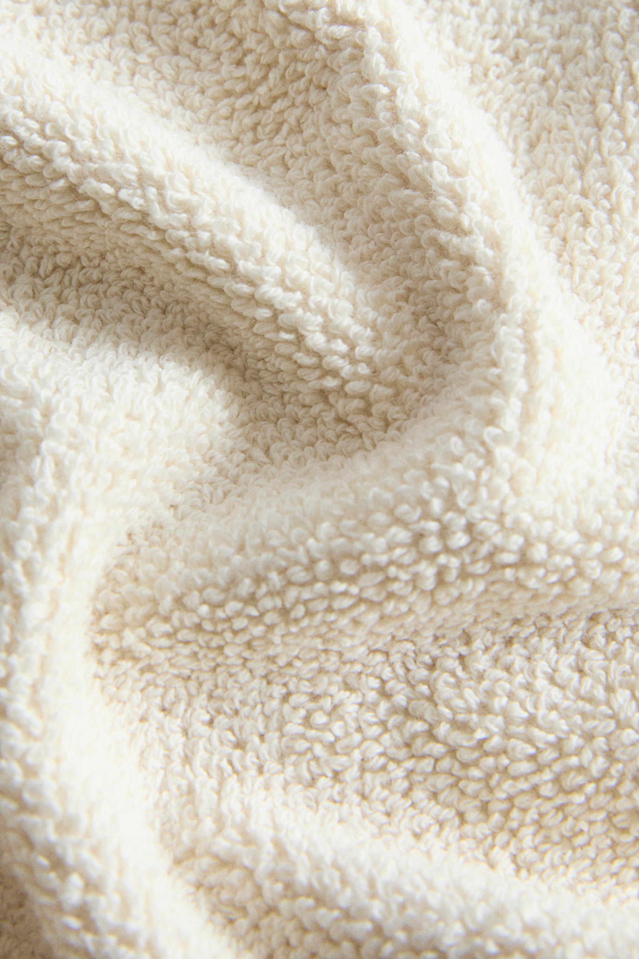 CONTRAST CROCHET BATH TOWEL