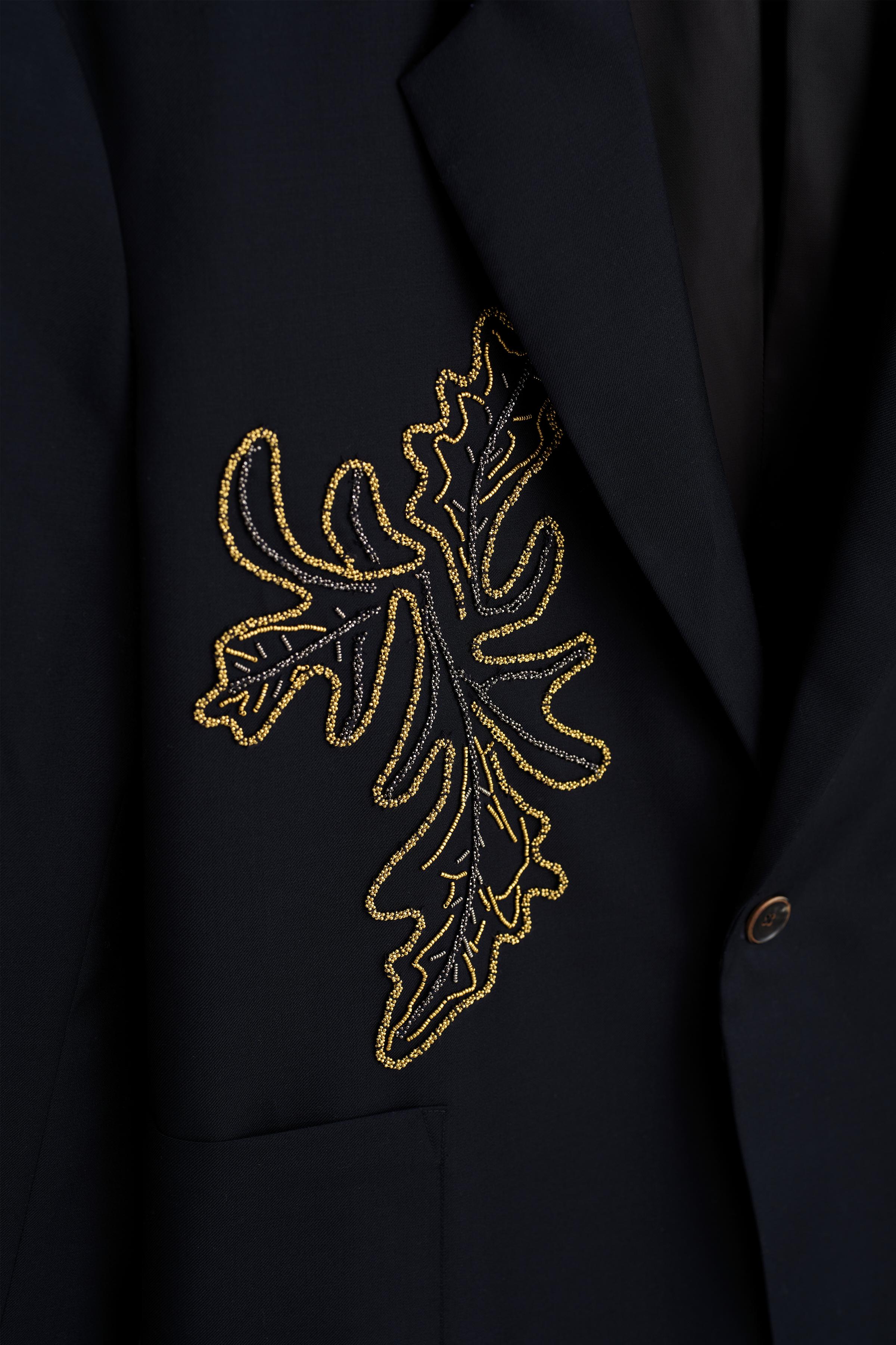 RELAXED FIT CONTRAST EMBROIDERED BLAZER