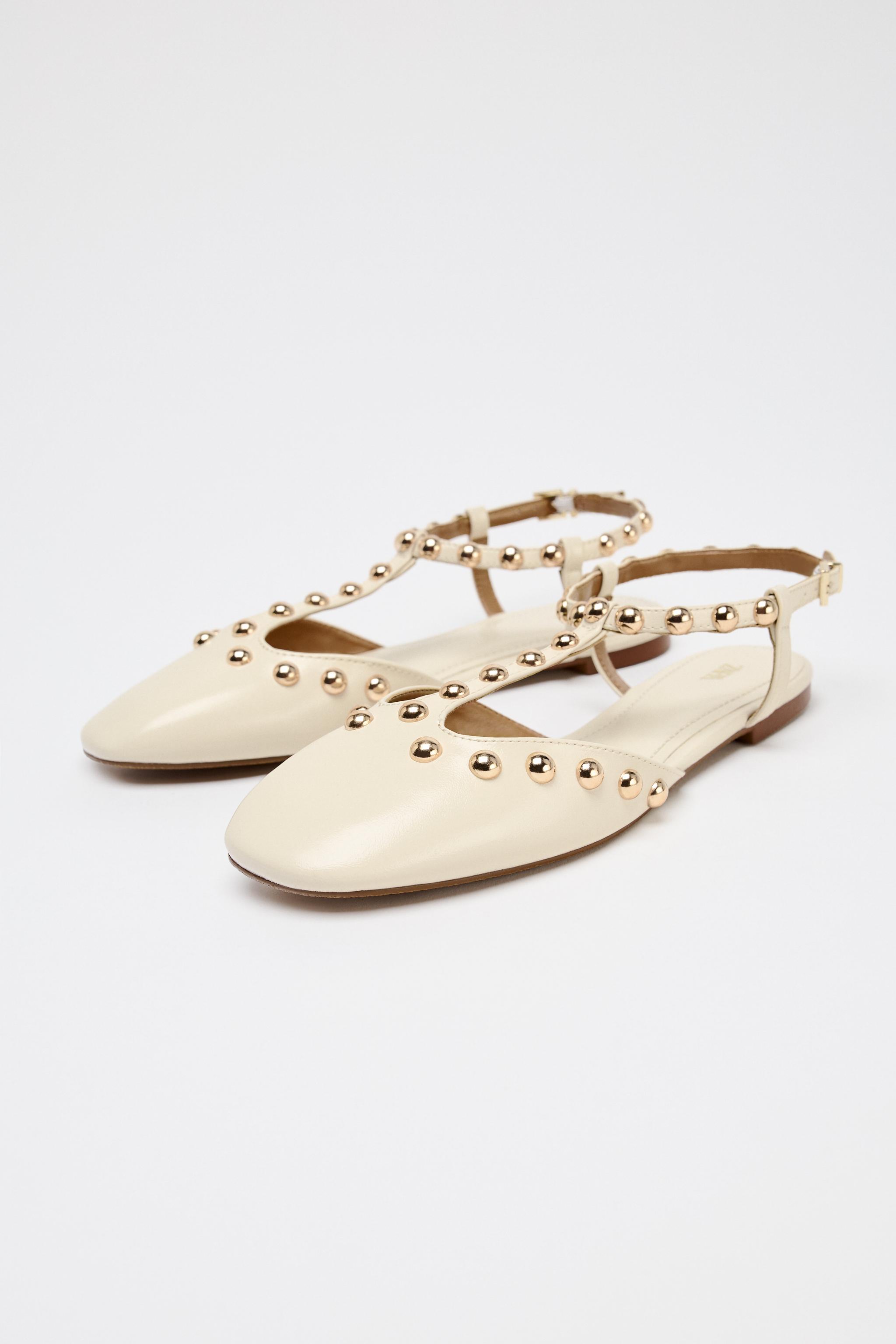 スタッズ付きフラットシューズ - ホワイト | ZARA Japan / 日本