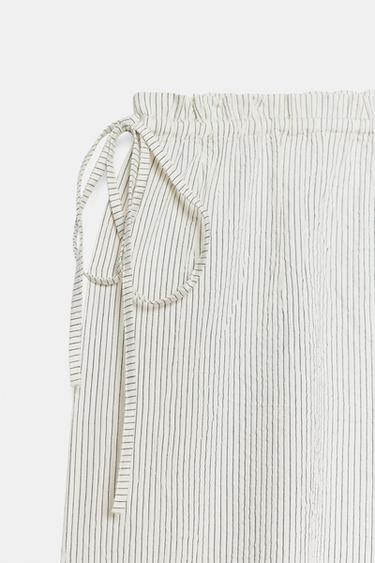 PANTALON BOUFFANT À RAYURES ET NŒUDS - Écru / Noir de Zara - Image 7