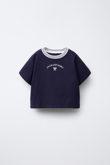 CAMISETA TEXTO BORDADO - Marino de Zara