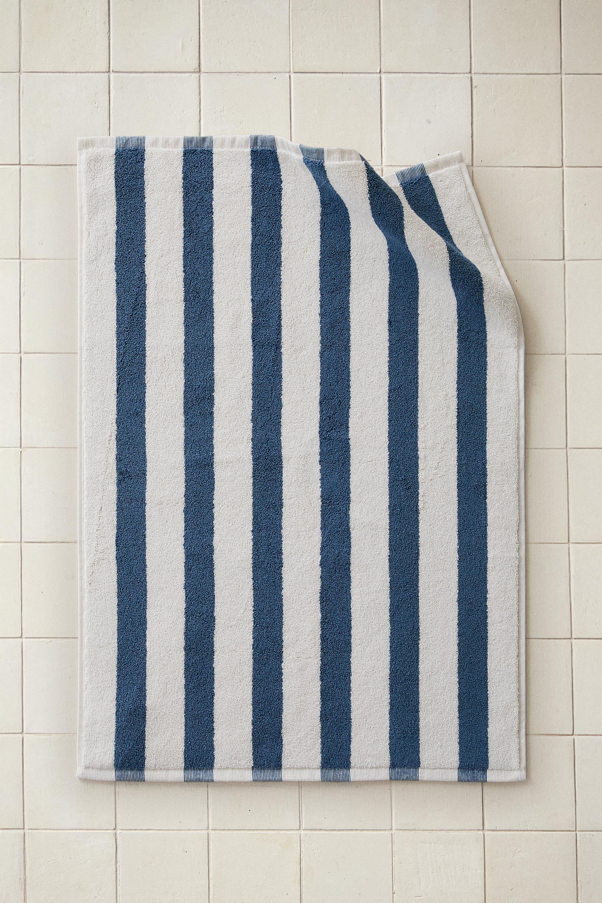 TWO-TONE STRIPED BATH MAT — Ecru / Blue
