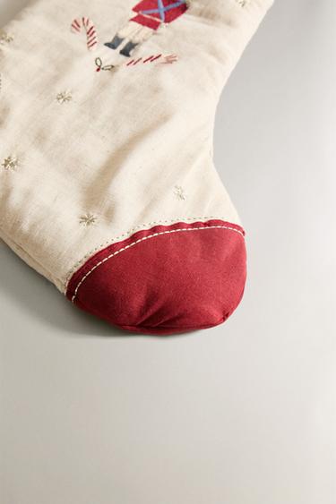 DÉCORATION CHAUSSETTE BRODÉE NOËL - Multicolore de Zara - Image 2