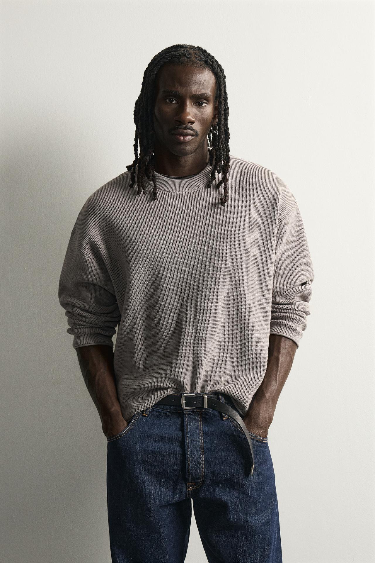 WAFFLE TEXTURE SWEATER — Gray