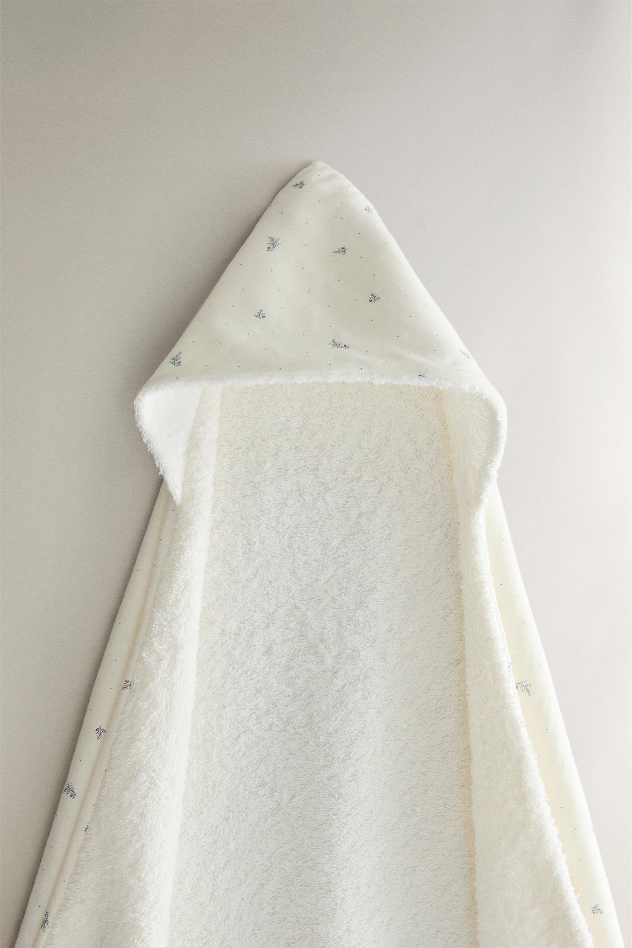 FLORAL HOODED BABY TOWEL — Ecru