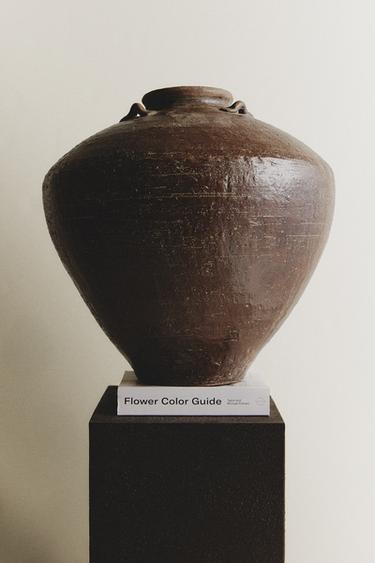 مزهرية خزف من التراكوتا - بني/ توبو الخاص بـ Zara