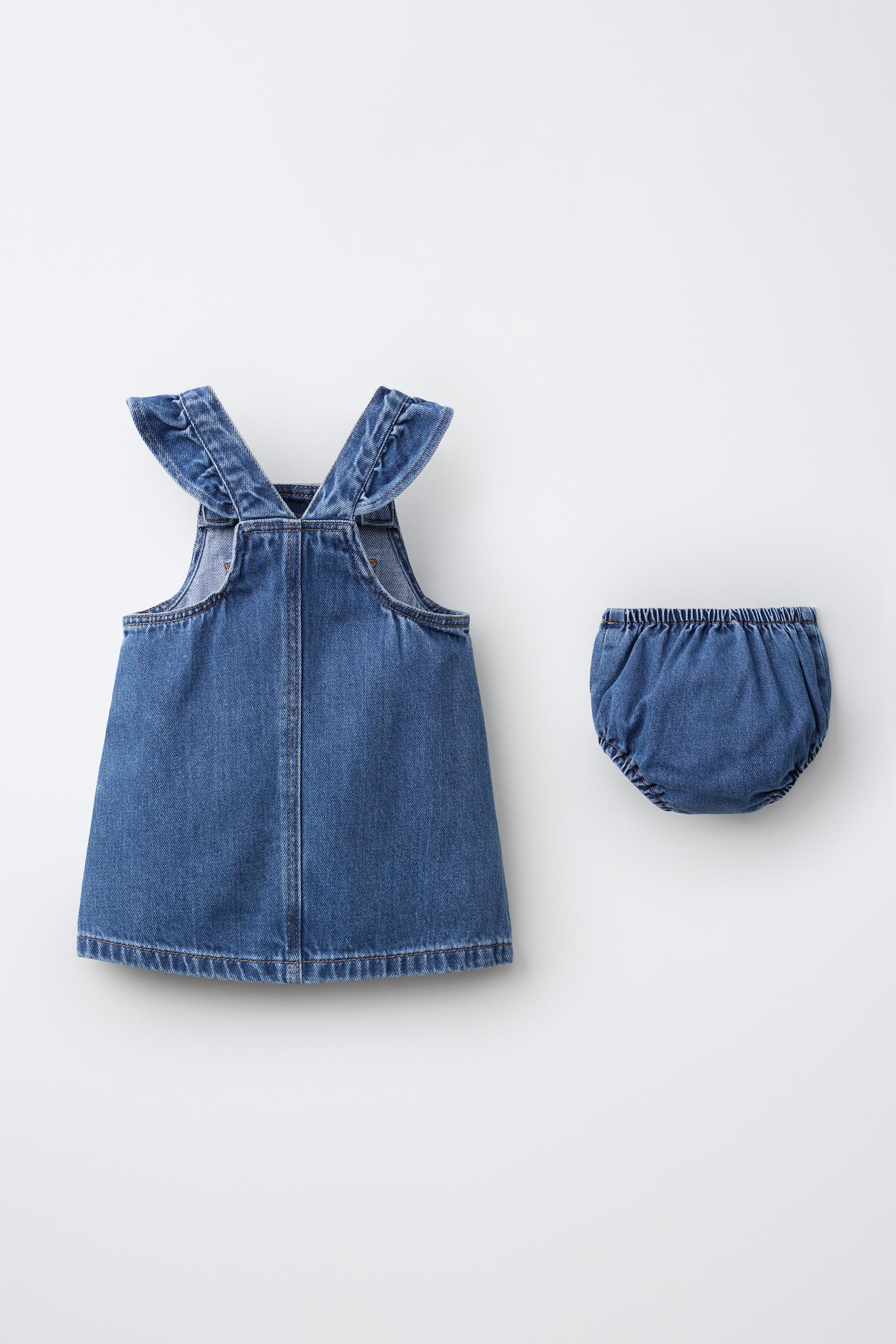 ENSEMBLE ROBE-SALOPETTE ET CULOTTE EN DENIM À VOLANTS