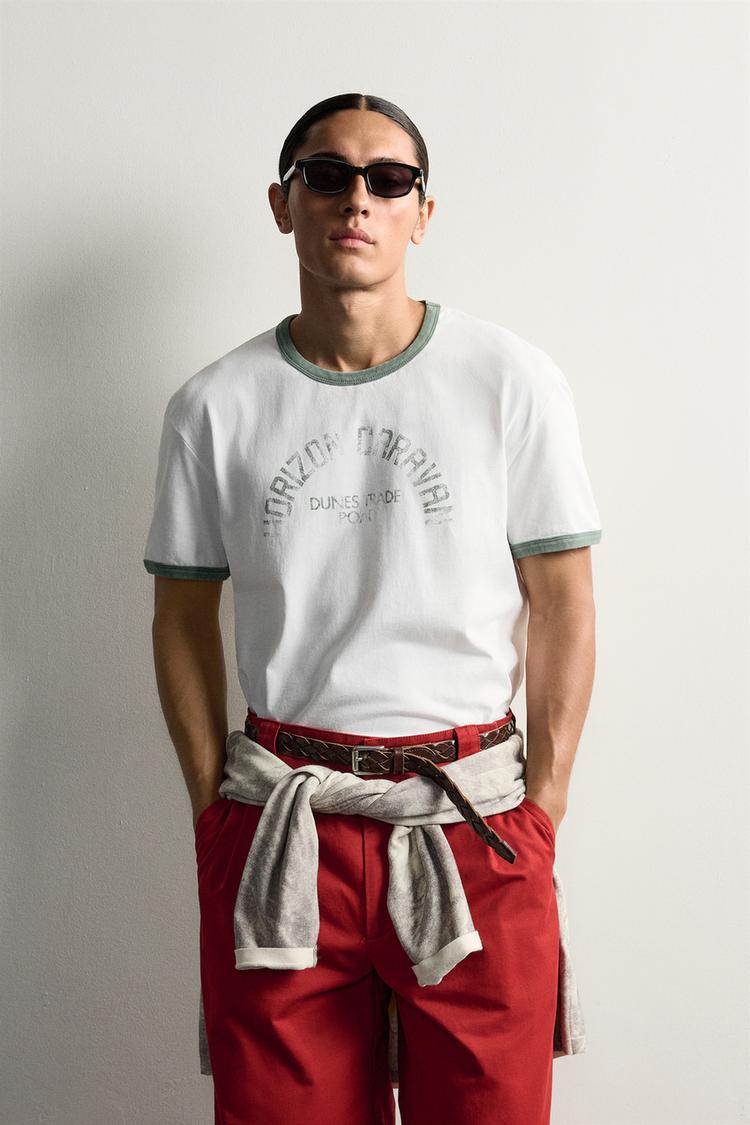 CAMISETA RIB CONTRASTE TEXTO