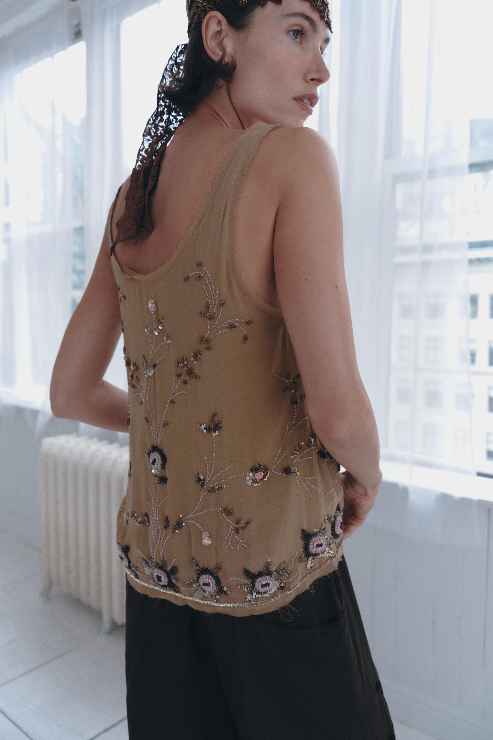 FLORAL EMBROIDERED TOP