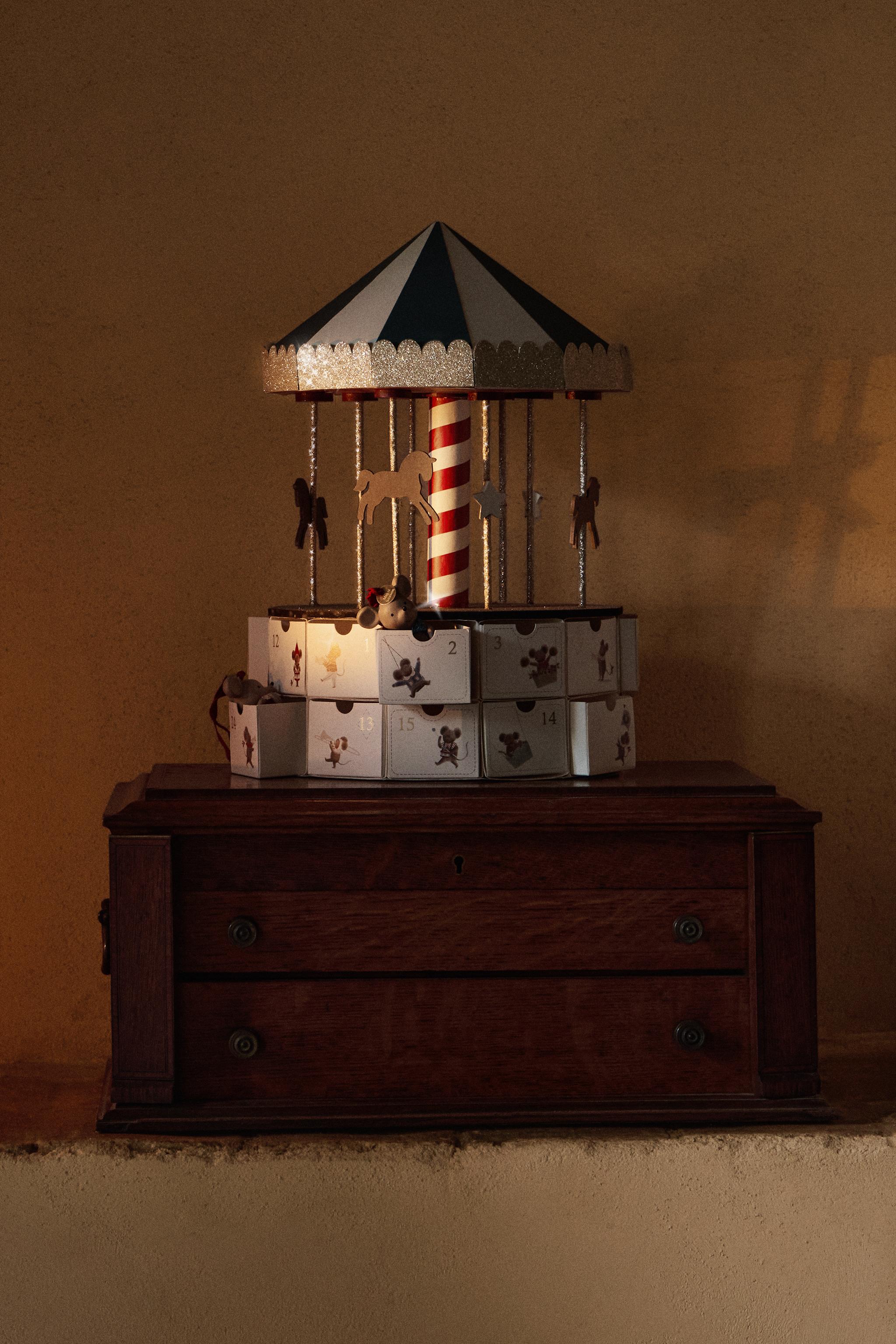 CHRISTMAS CAROUSEL ADVENT CALENDAR