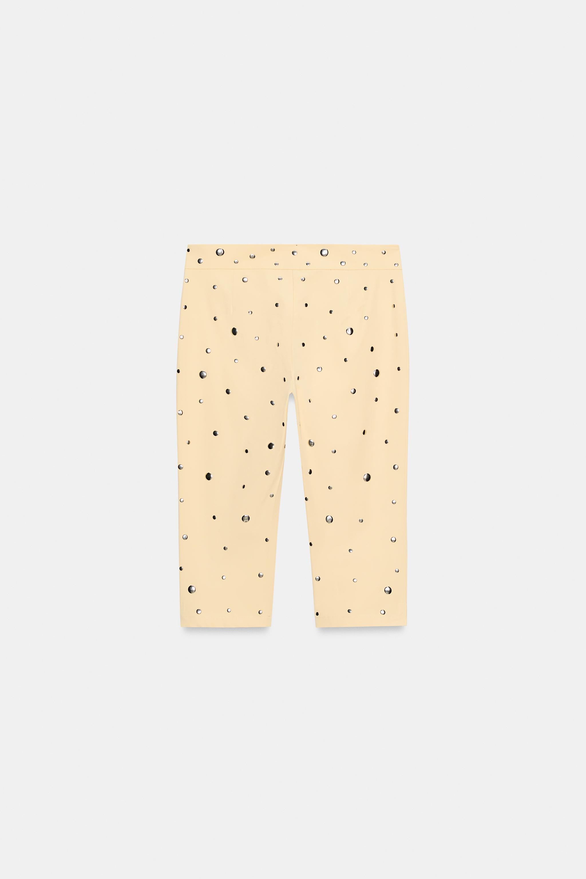 STUDDED CAPRI PANTS