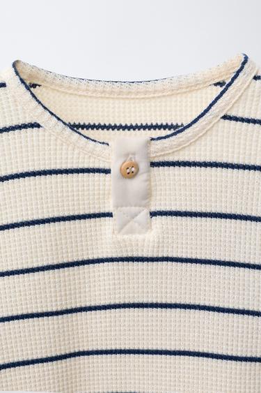 T-SHIRT GAUFRÉ RAYURES - Écru clair de Zara - Image 2