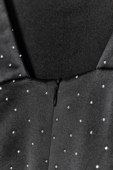 ROBE COURTE SATINÉE STRASS - Noir de Zara - Image 5