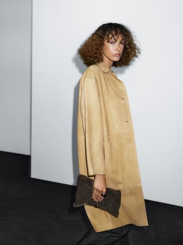 Abrigo largo piel ante - Amarillo de Zara