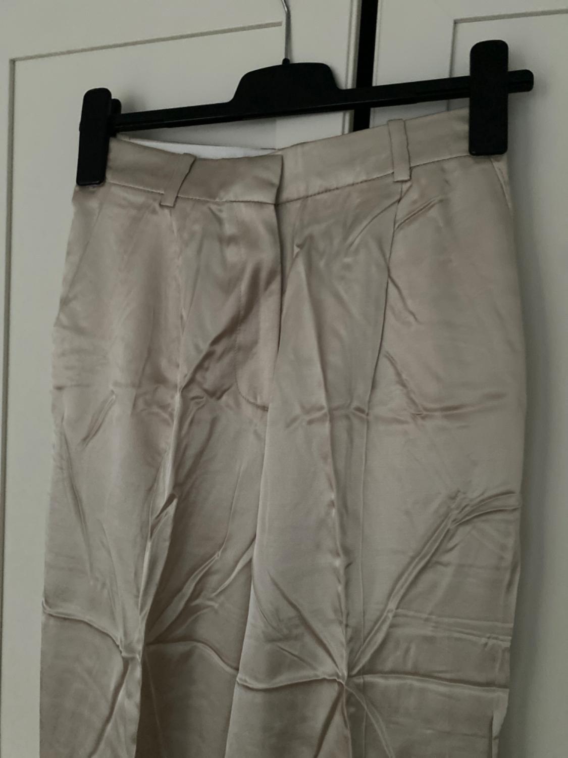 BUNDFALTENHOSE IN SATINOPTIK - Image 3