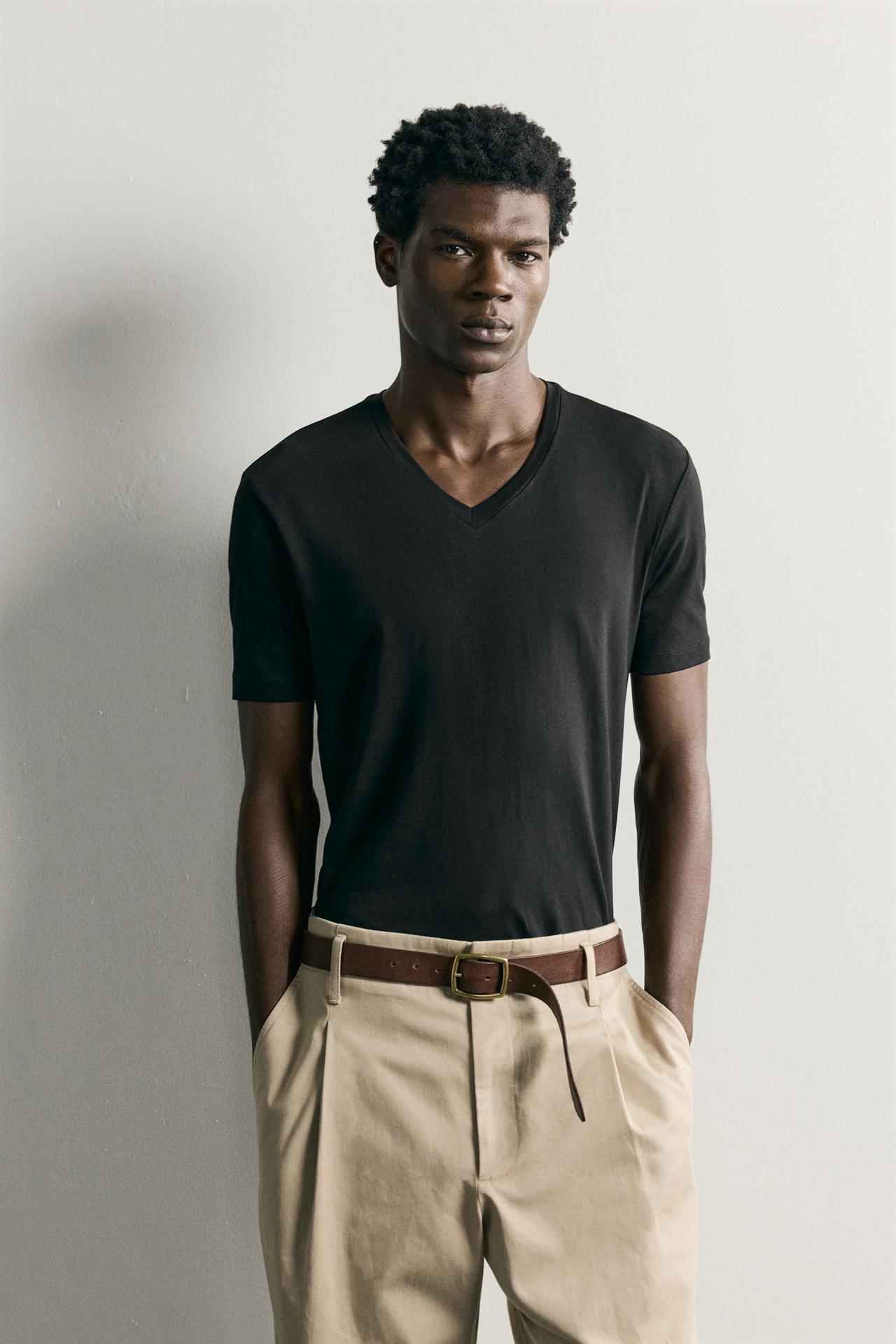 BASIC V-NECK T-SHIRT — Black