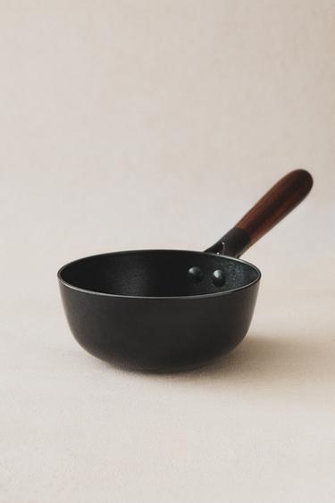 IRON SAUCEPAN - Black by Zara